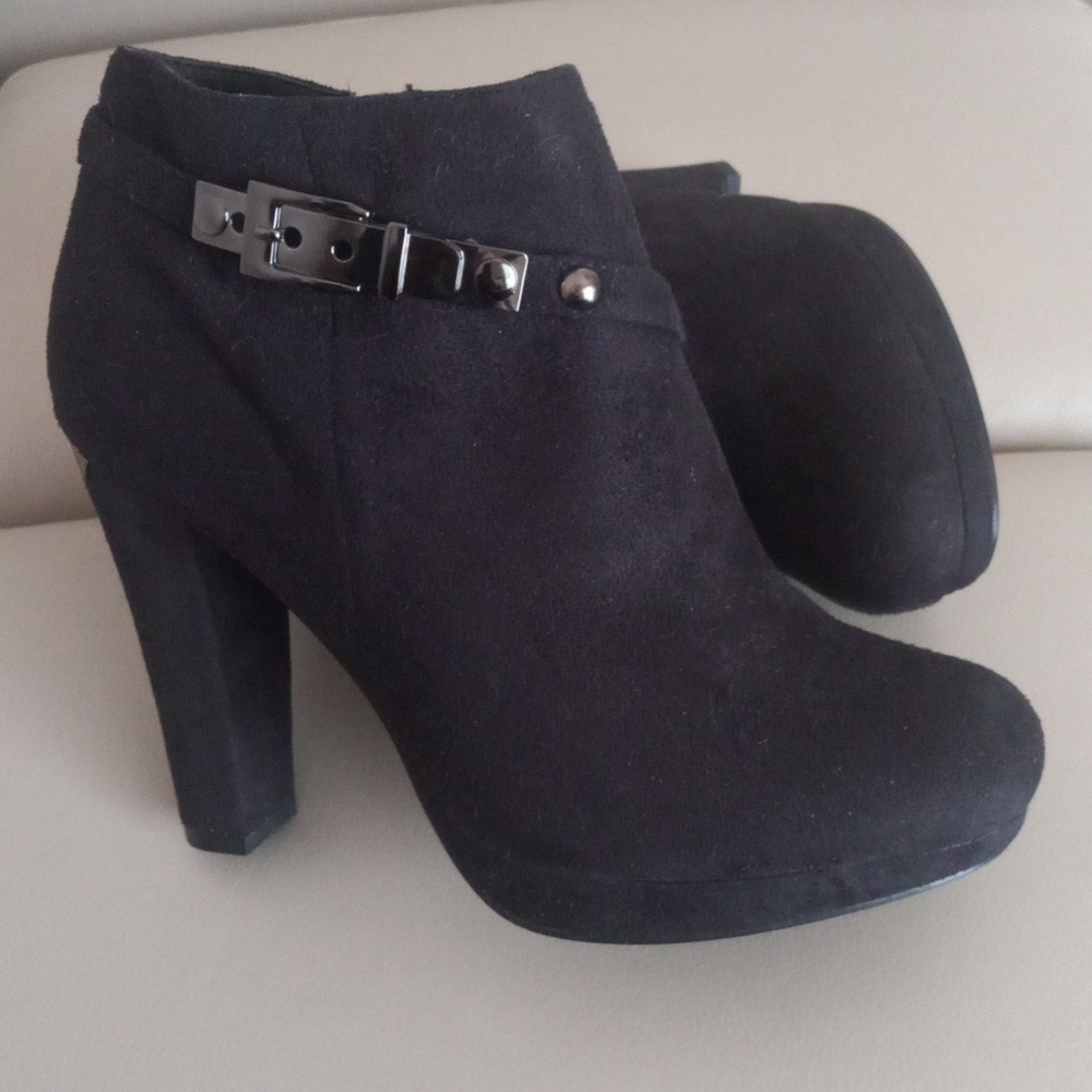 Marbella Black Faux Suede Ankle Booties with Side Zip Size 7.5W NWOT